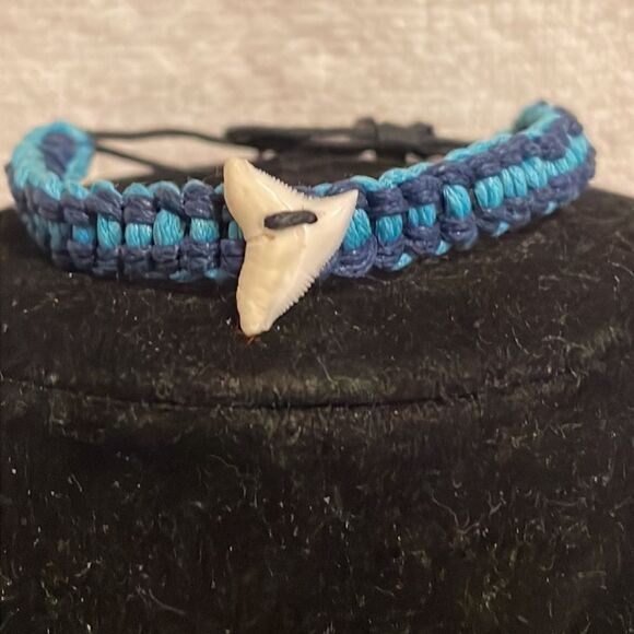 8” two tone adjustable woven cord bracelet w/14.7mm x 10.52mm real shark tooth - Picture 2 of 12